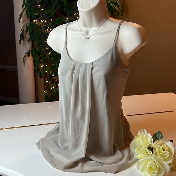 BANANA REPUBLICAN BEIGE FLOWING SPAGHETTI STRAP TOP SIZE SMALL. - Picture 2 of 12